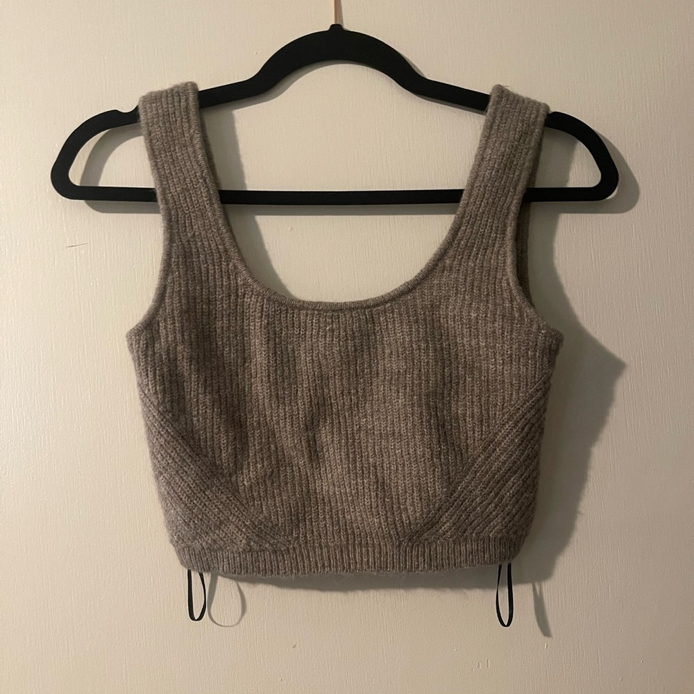 Super soft grey H&M knit crop top